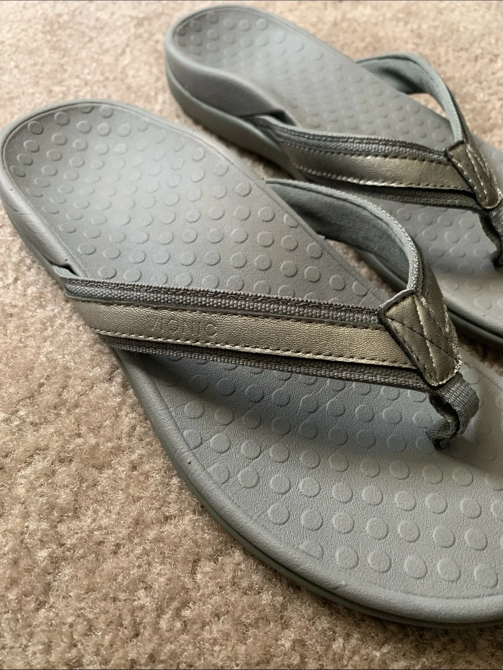 Vionic Gray Women's Thong Sandals Sz 9 Flip-Flops Summer Coastal Beach Shoe EUC - Picture 2 of 6